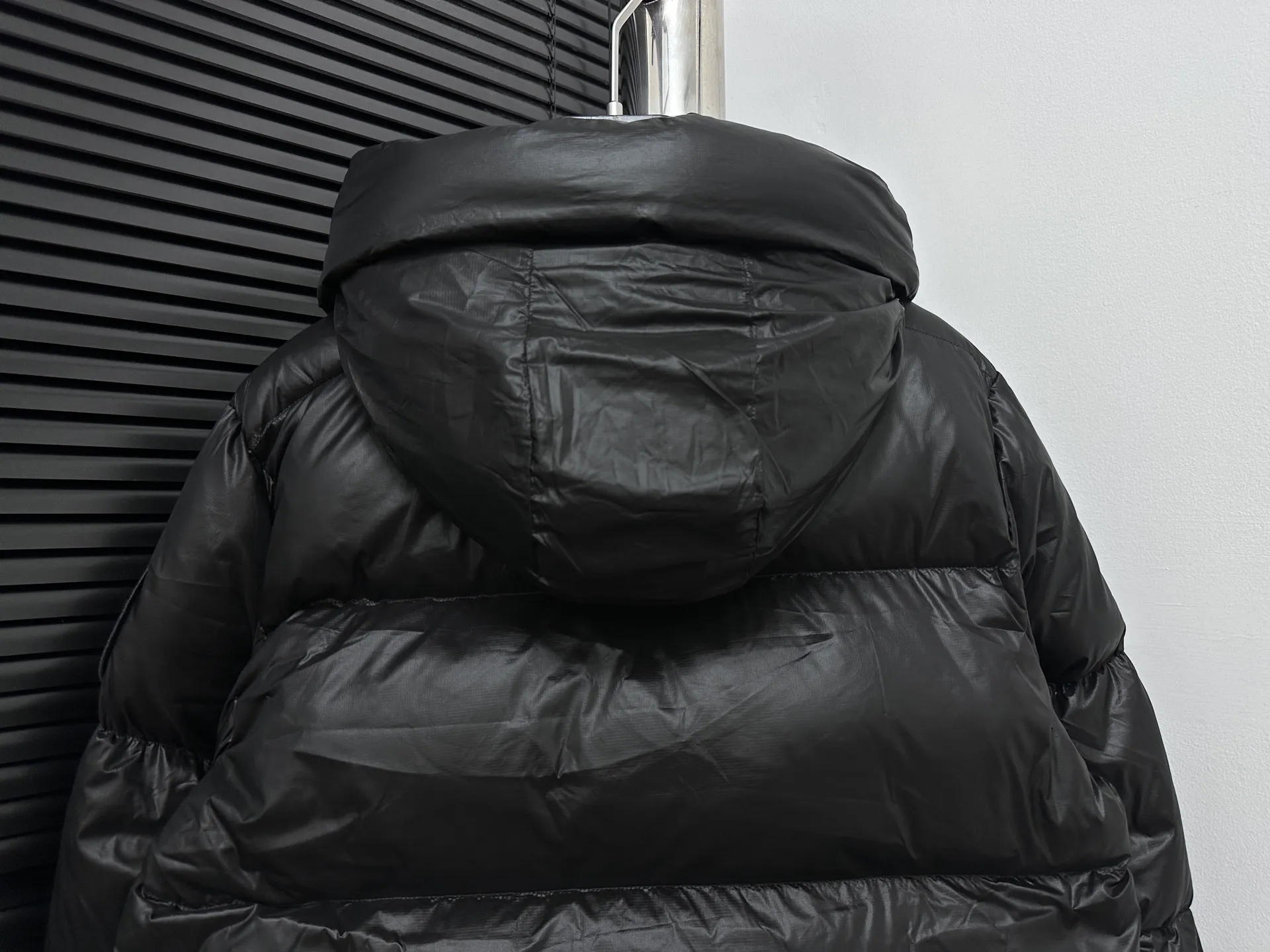 P780 [𝘾𝘼𝙉𝘼𝘿𝘼 𝙂𝙊𝙊𝙎𝙀] Canada Goose's limited new Crofton puff down jacket, top version, ceiling level Crofton soft loaf, 2024 latest style, cold protection effect up to level 4, using recycled Feather-Light tear-resistant fabric, ultra-light, no weight on the upper body at all! The unique black label highlights your temperament‼ ️ Canada Goose, a Canadian brand, has always been recognized as the warmest down jacket. Various Instagram celebrities, Internet celebrities, and celebrities often wear it for street photos. I make Canada Goose every year, but I still can't get rid of my love for it. No matter how cold the days are, there is no need to be afraid, because there is! Filled with 90% white duck down, it is the legendary warmest down jacket and is known as a must-have for Arctic outdoor sports! The most popular down jacket in the world, celebrities are rushing to buy it, it is a must-have!  Size: S~XXL